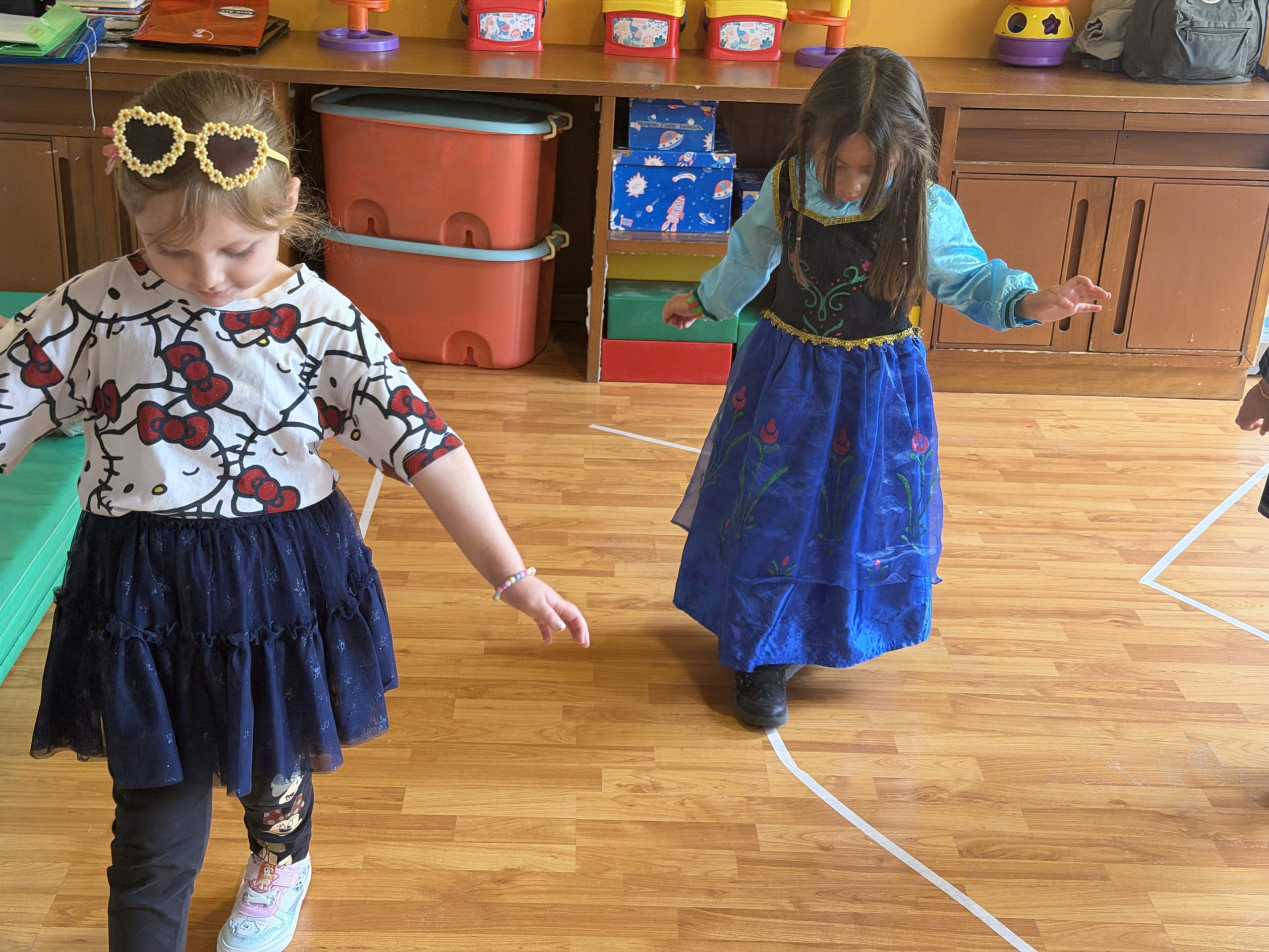 Niños jugando en Gymboree Preschool Santa Bárbara