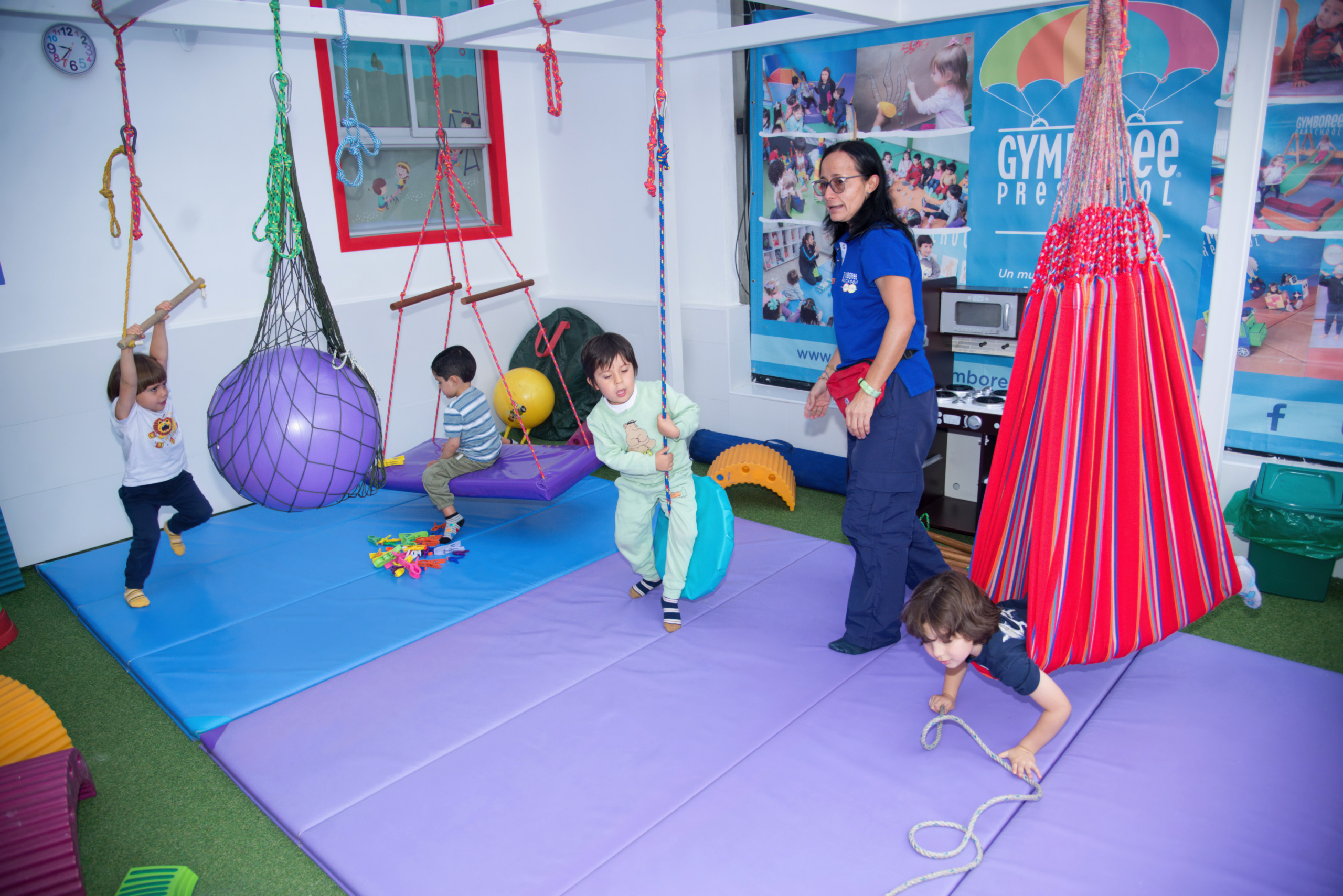Actividad en salón de Gymboree Salitre